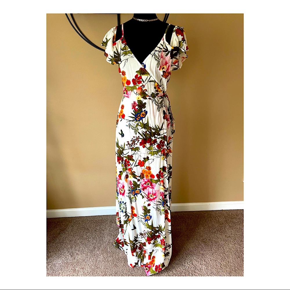 🌟The Open Shoulder Maxi Dress🌟